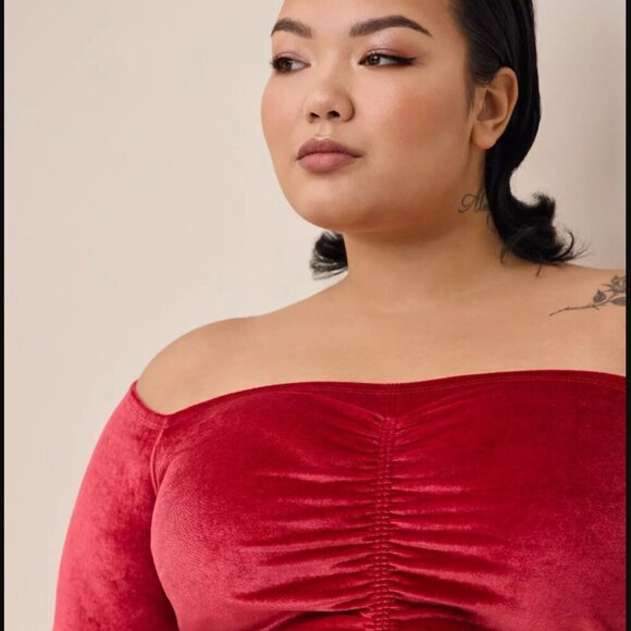 Torrid  Stretch Velvet Shirred Front Off The Shoulder Top RED 3x NEW Nwt - Picture 5 of 12